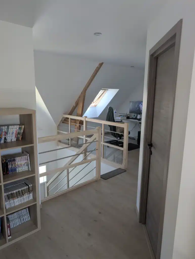 Couloir de l'aménagement de combles à Changé