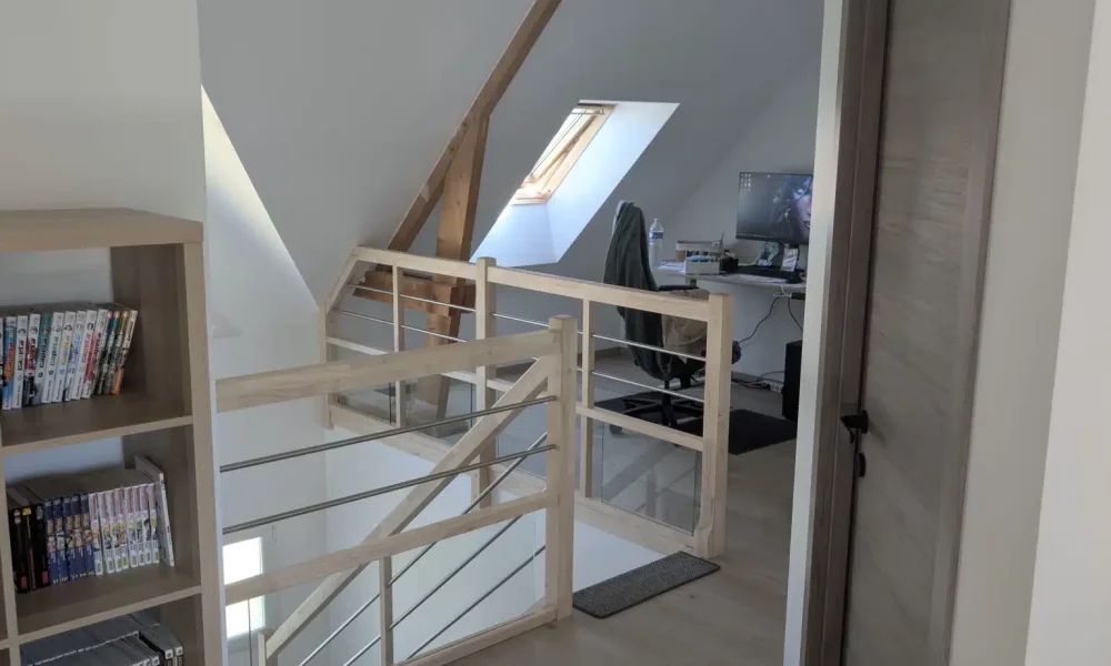 Couloir de l'aménagement de combles à Changé
